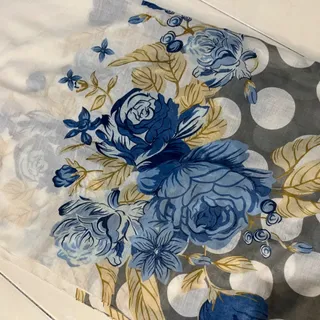 شال سفید حاشیه طرحدار