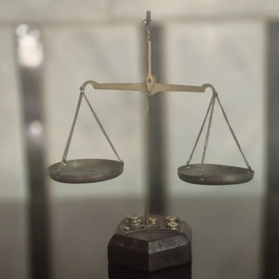 ترازوی قدیمی زرگری