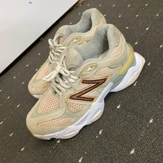 کتونی نیوبالانس 9060