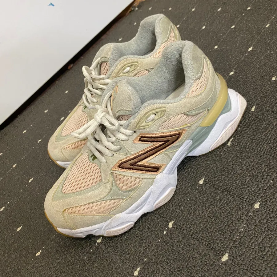 کتونی نیوبالانس 9060