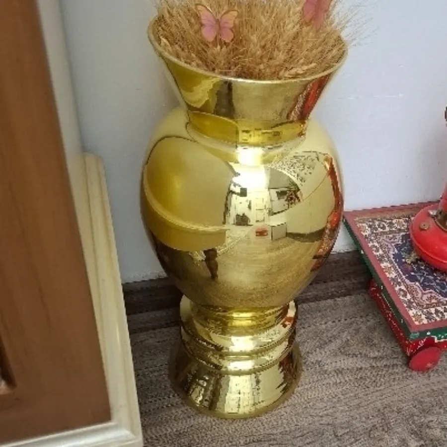 گلدان طلایی
