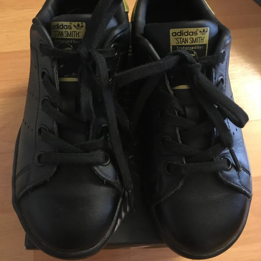 کفش آدیداس مدل stanSmith