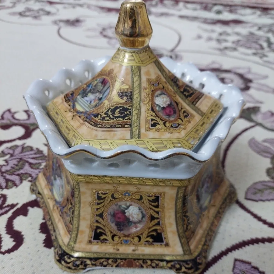 شکلات خوری یا گز خوری