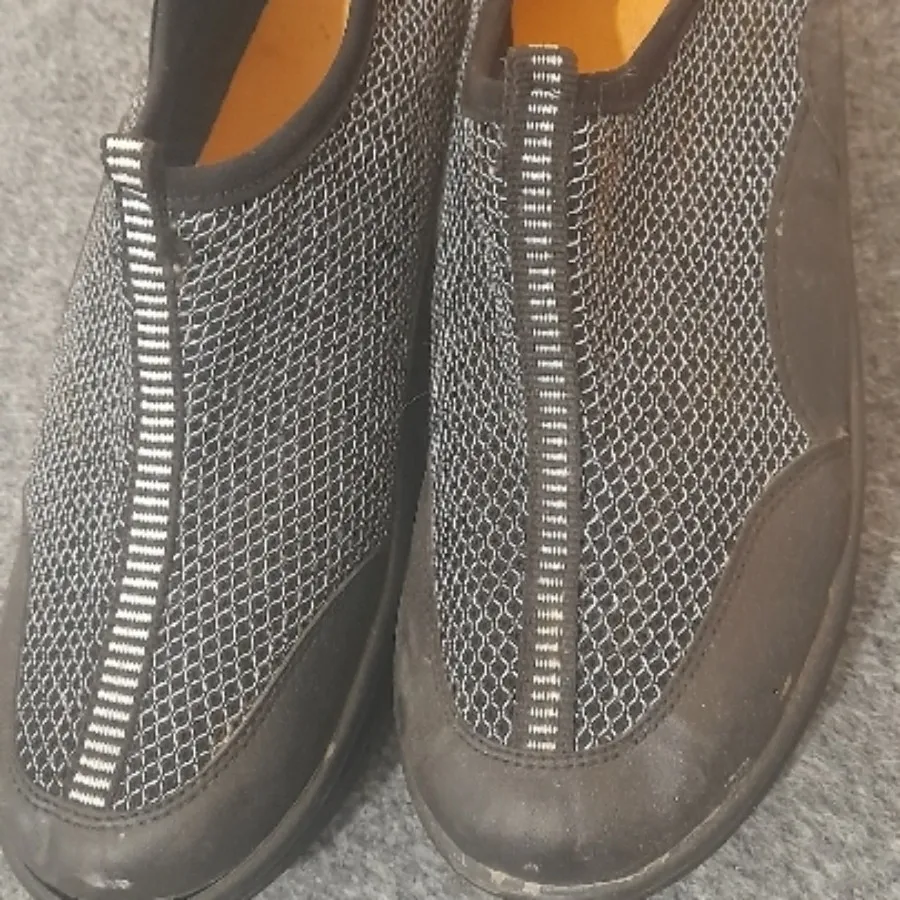 کفش پیاده روی لژ دار