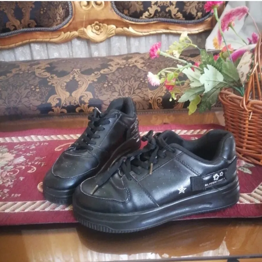 ونس مشکی