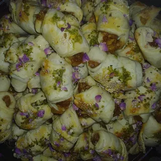 کروسان سیب و دارچین گردو