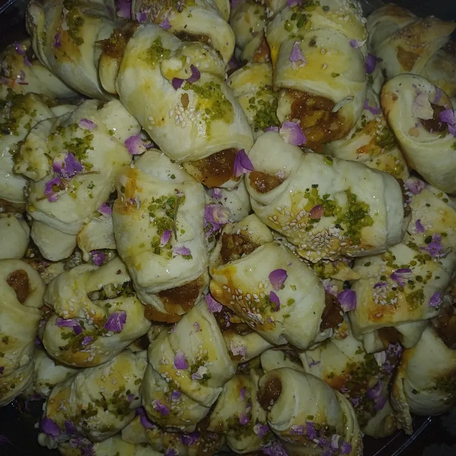 کروسان سیب و دارچین گردو