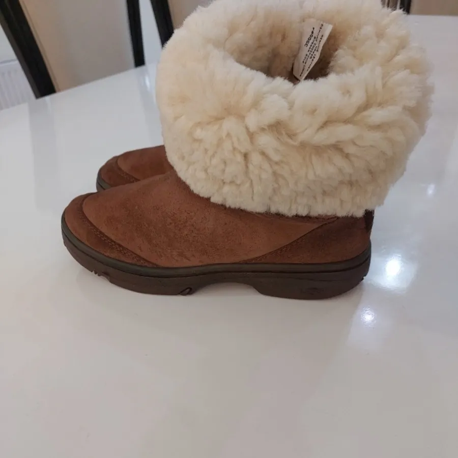 بوت برند UGG