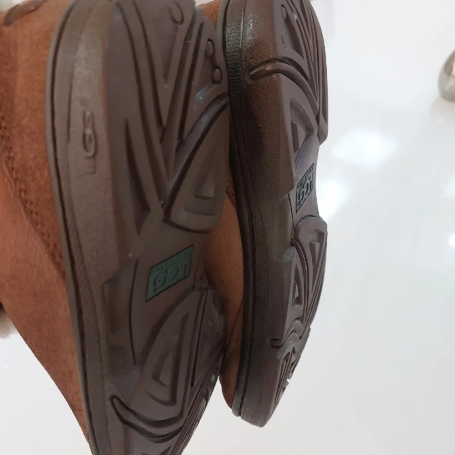 بوت برند UGG
