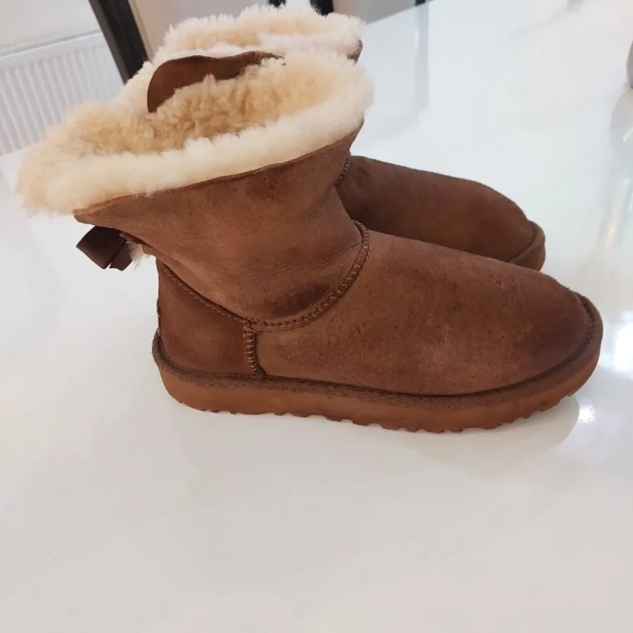 بوت برند UGGاصل