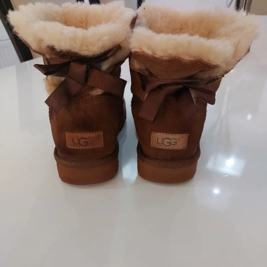 بوت برند UGGاصل
