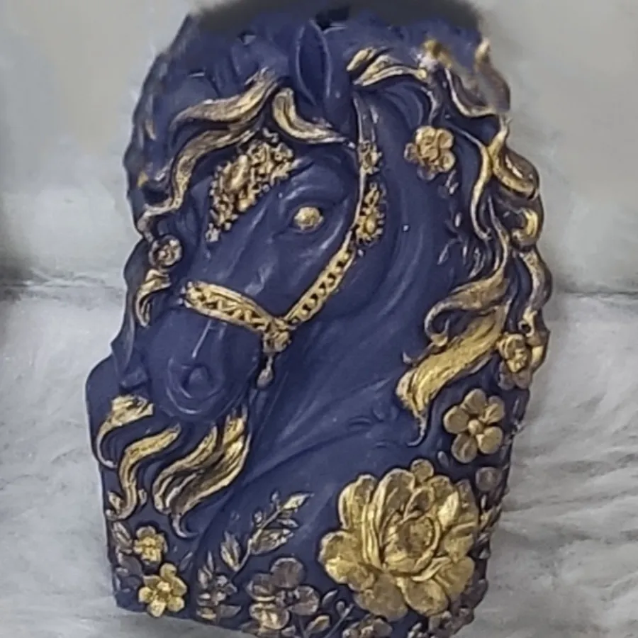 شمع اسب نماد سال نو