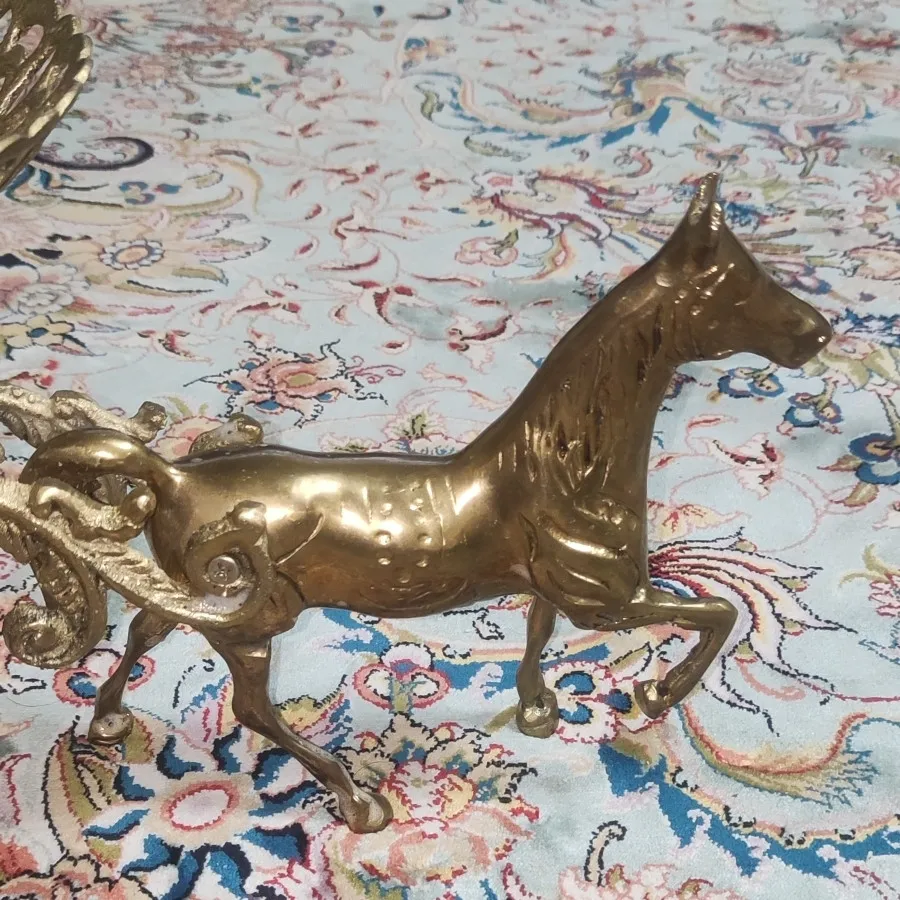 مجسمه برنجی بزرگ