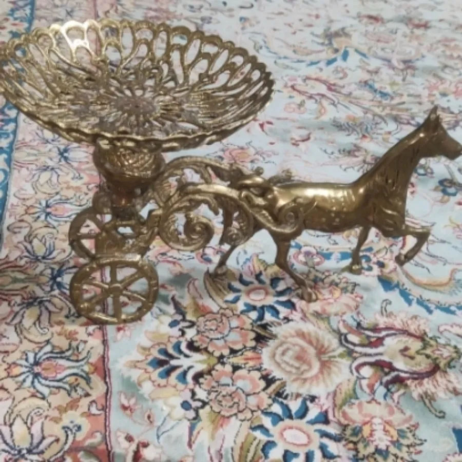 مجسمه برنجی بزرگ