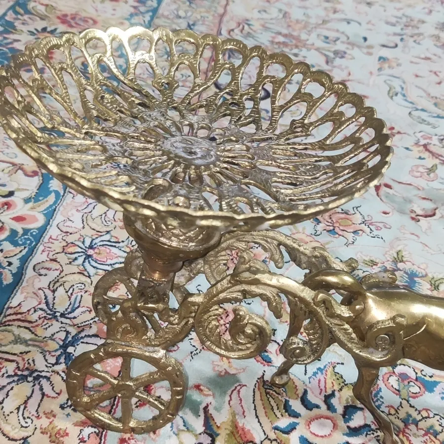 مجسمه برنجی بزرگ