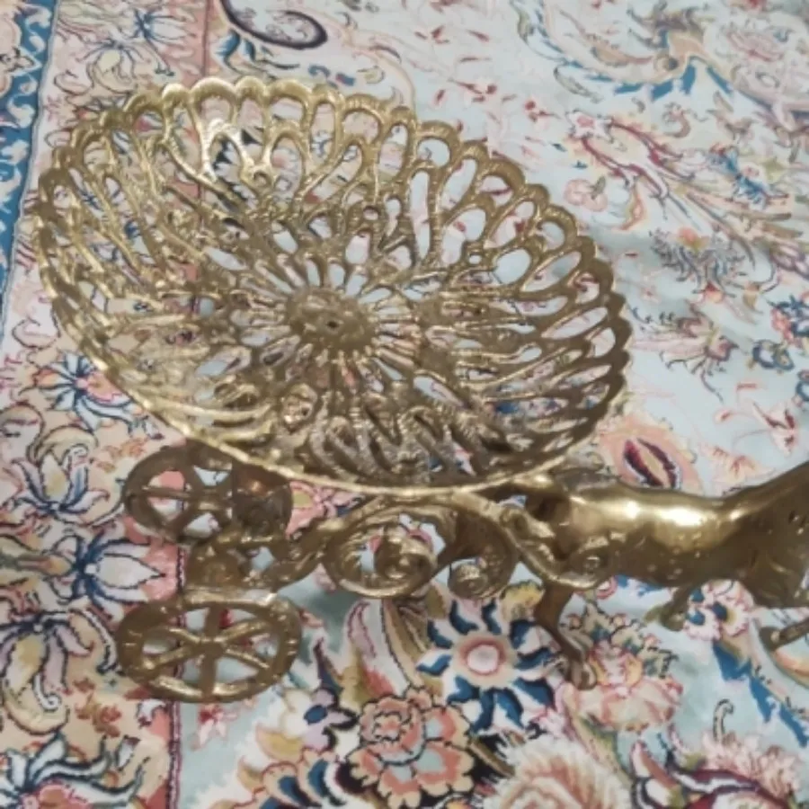 مجسمه برنجی بزرگ