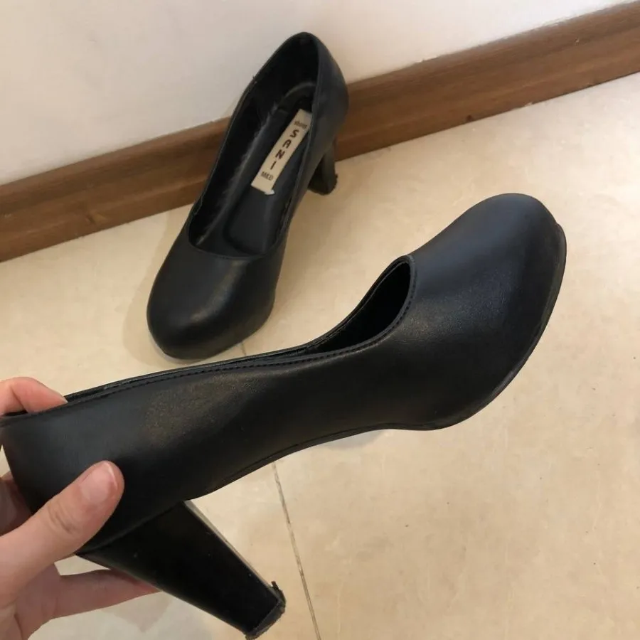 کفش مشکی پاشنه‌دار