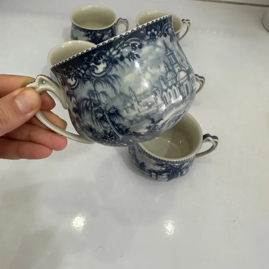 فنجان آبی انگلیسی
