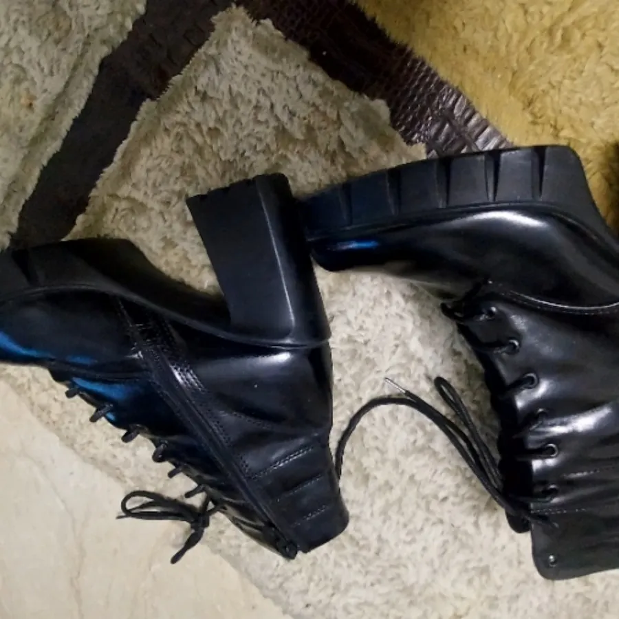 نیم بوت سایز 38 در حد نو
