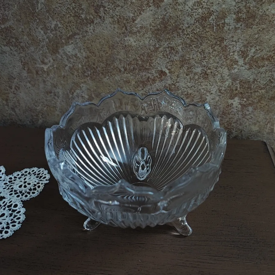 ظرف پایه دار