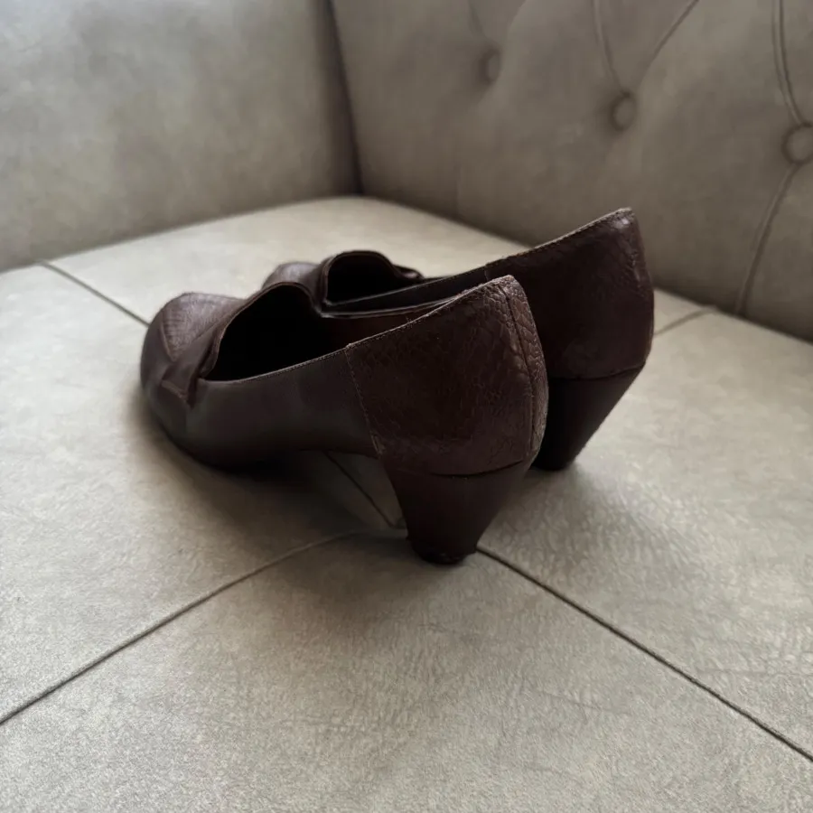 کفش قهوه ای پاشنه دار