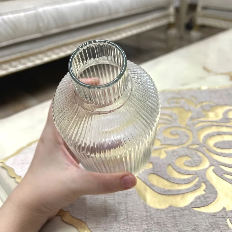 گلدان شیشه ای زیبا