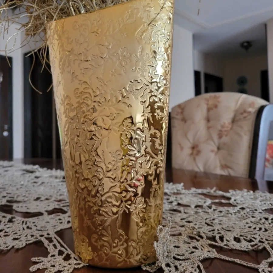 گلدان طلایی