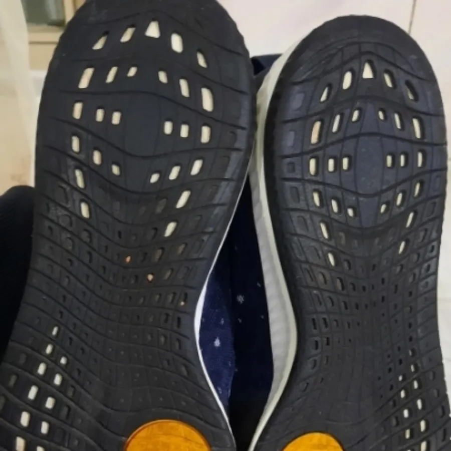 کتونی adidas