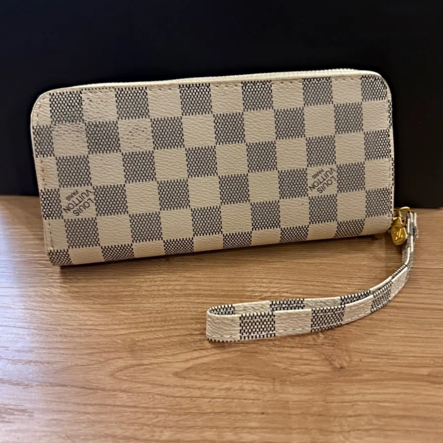 کیف پول زنانه طرح LV ?