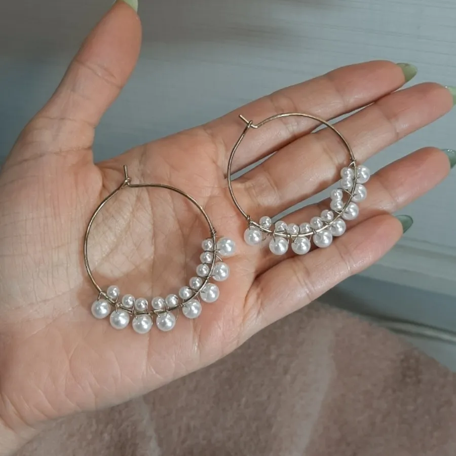 تعدادی گوشواره حلقه ای