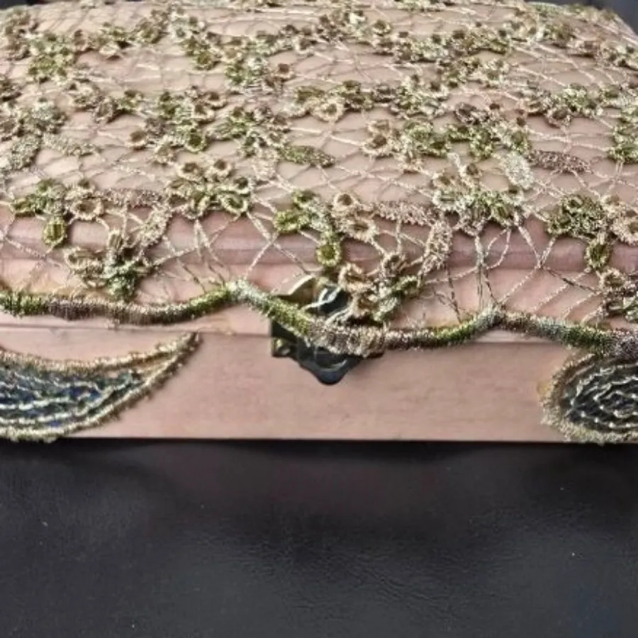 جعبه با روکش گیپور