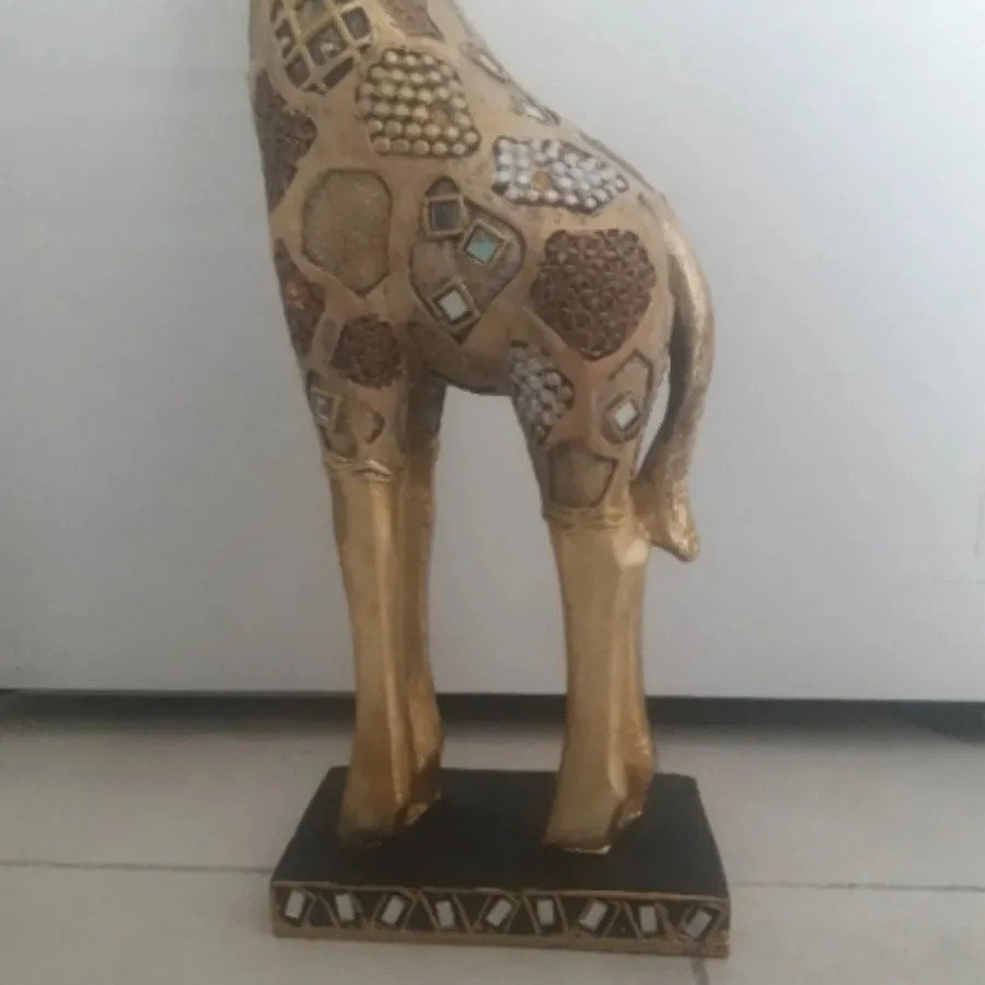 مجسمه/ تندیس زرافه
