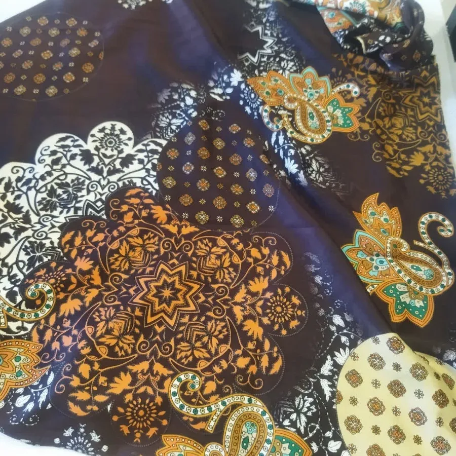 روسری نخ ساتن طرحدار