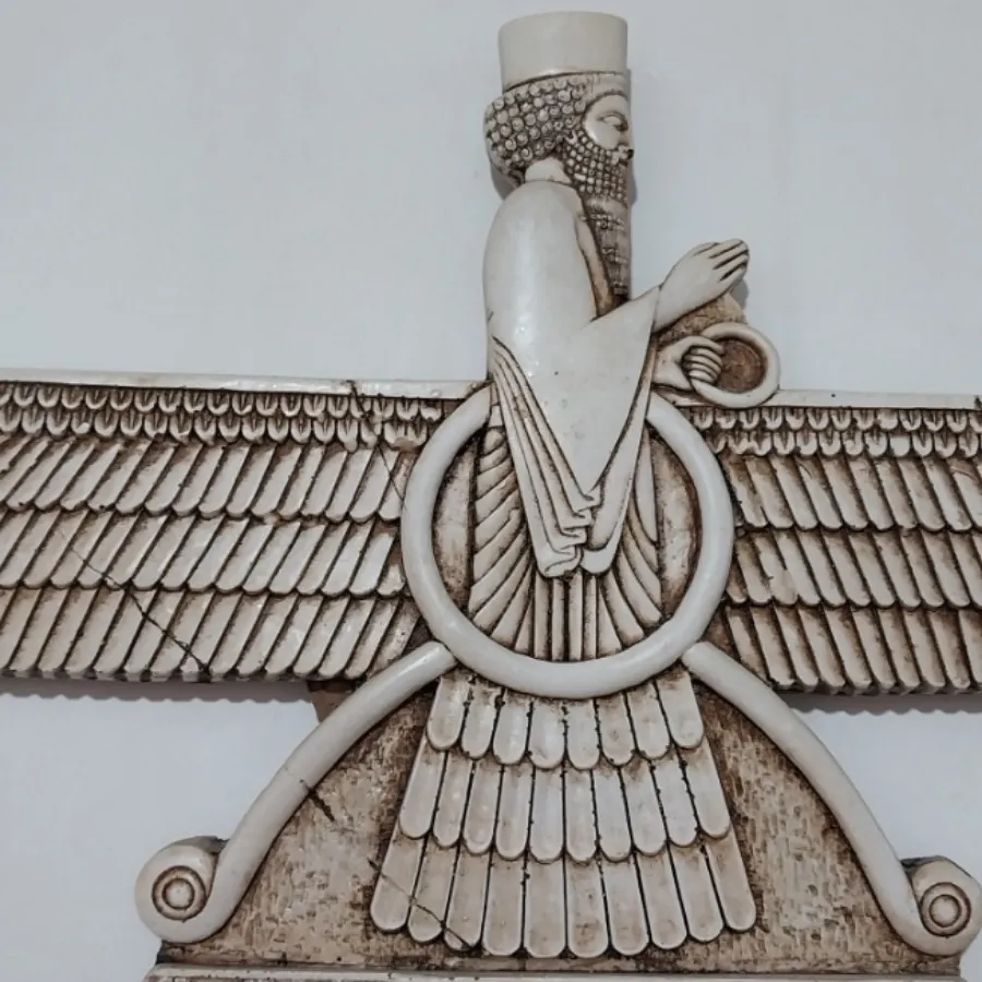 مجسمه فروهر