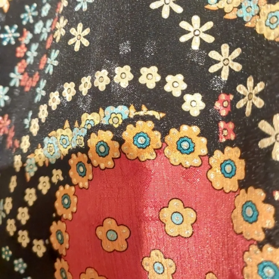 روسری مشکی حاشیه گلدار