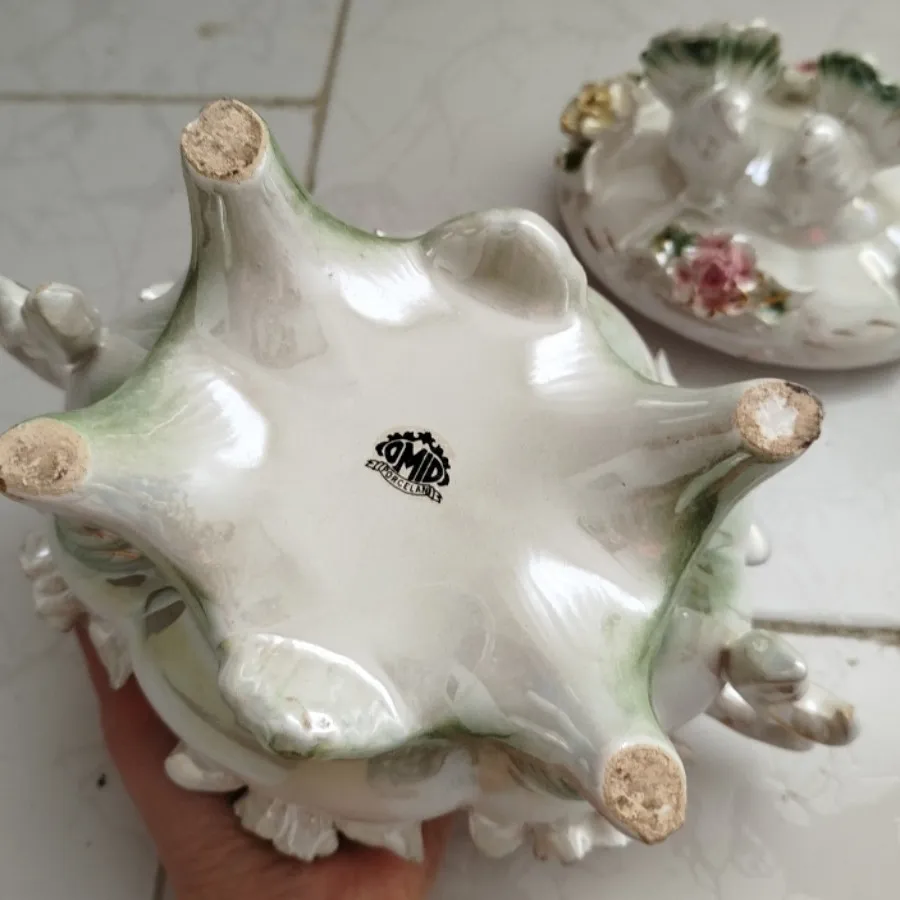 ظرف شکلات خوری