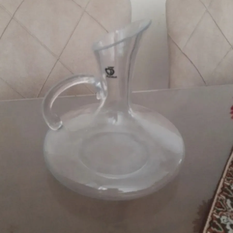 گلدان و گل مصنوعی