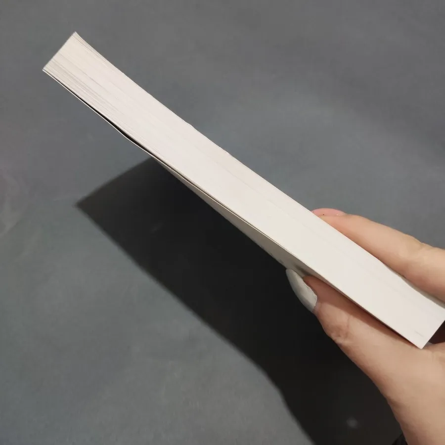 کتاب زنی میان ما