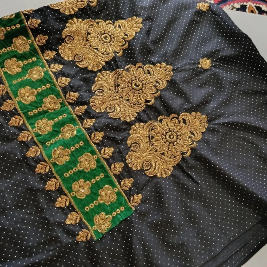 یک قواره پارچه گلدوزی