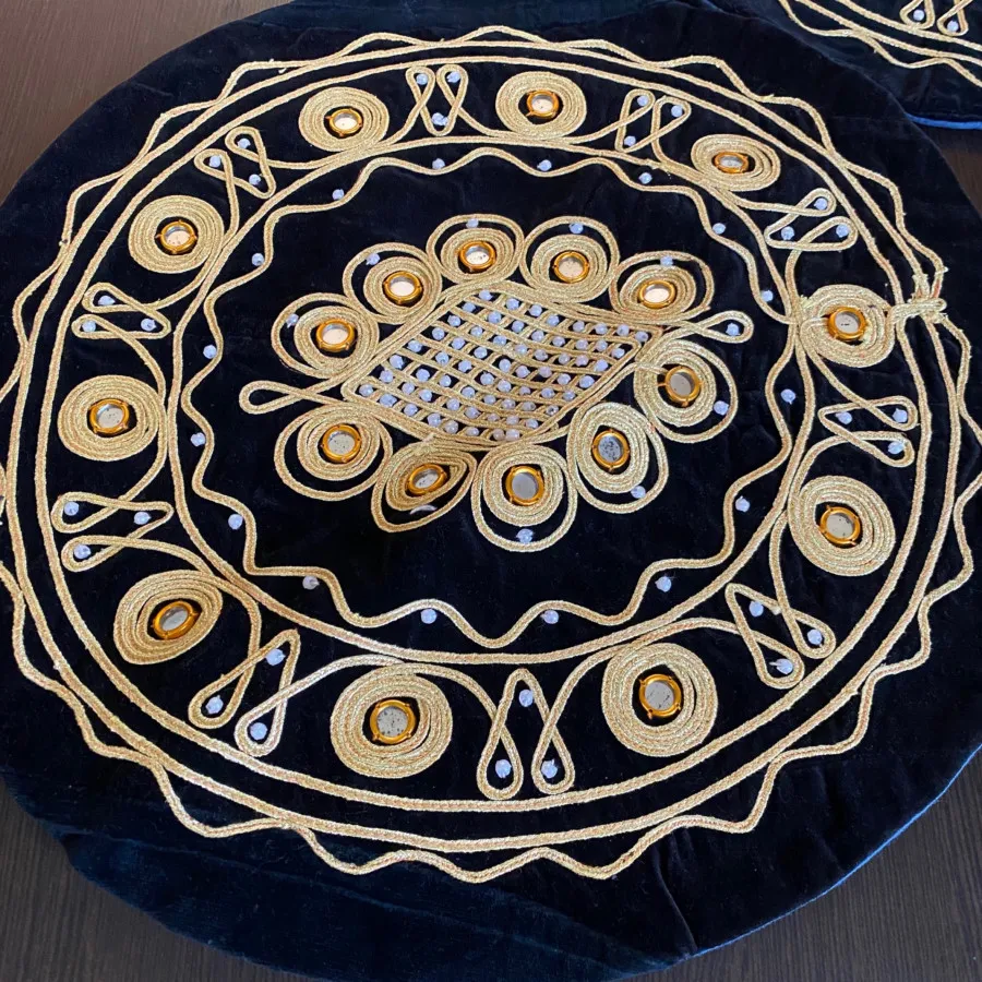 کوسن‌ اینه‌کاری شده