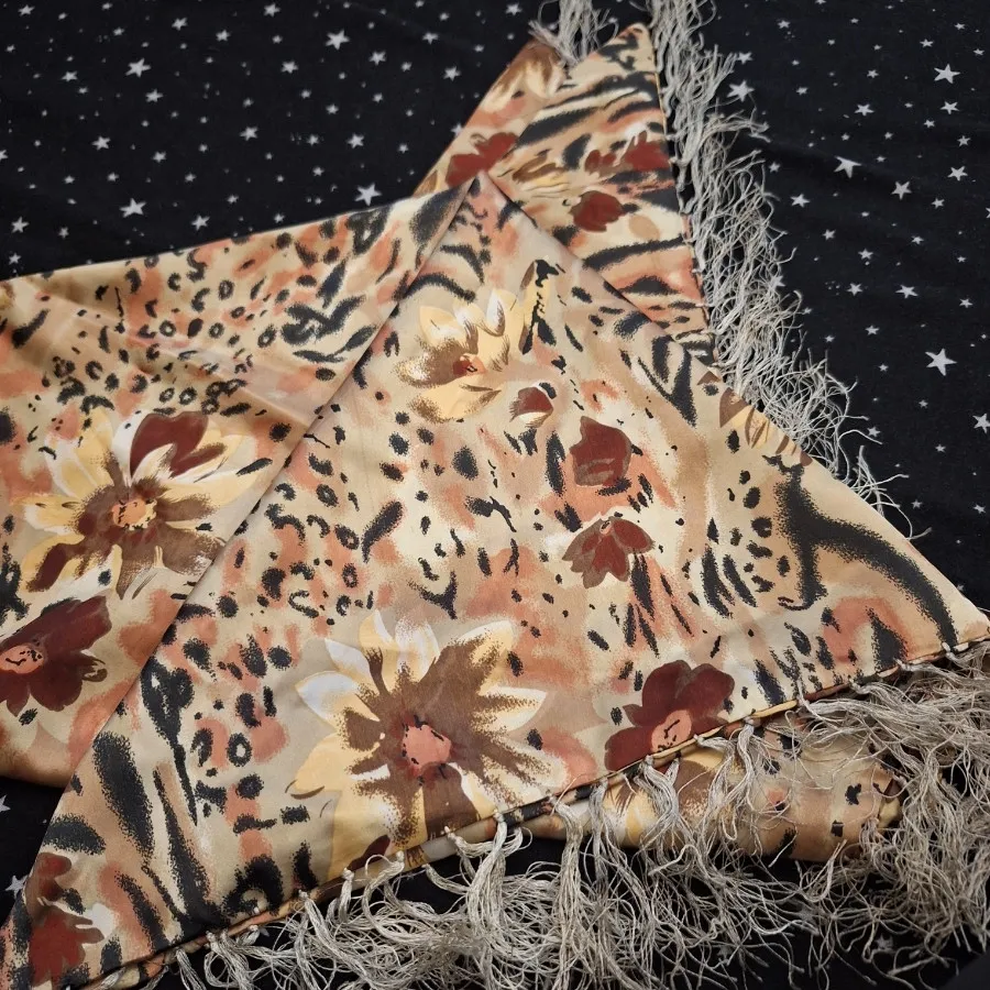 روسری ساتن سه گوش