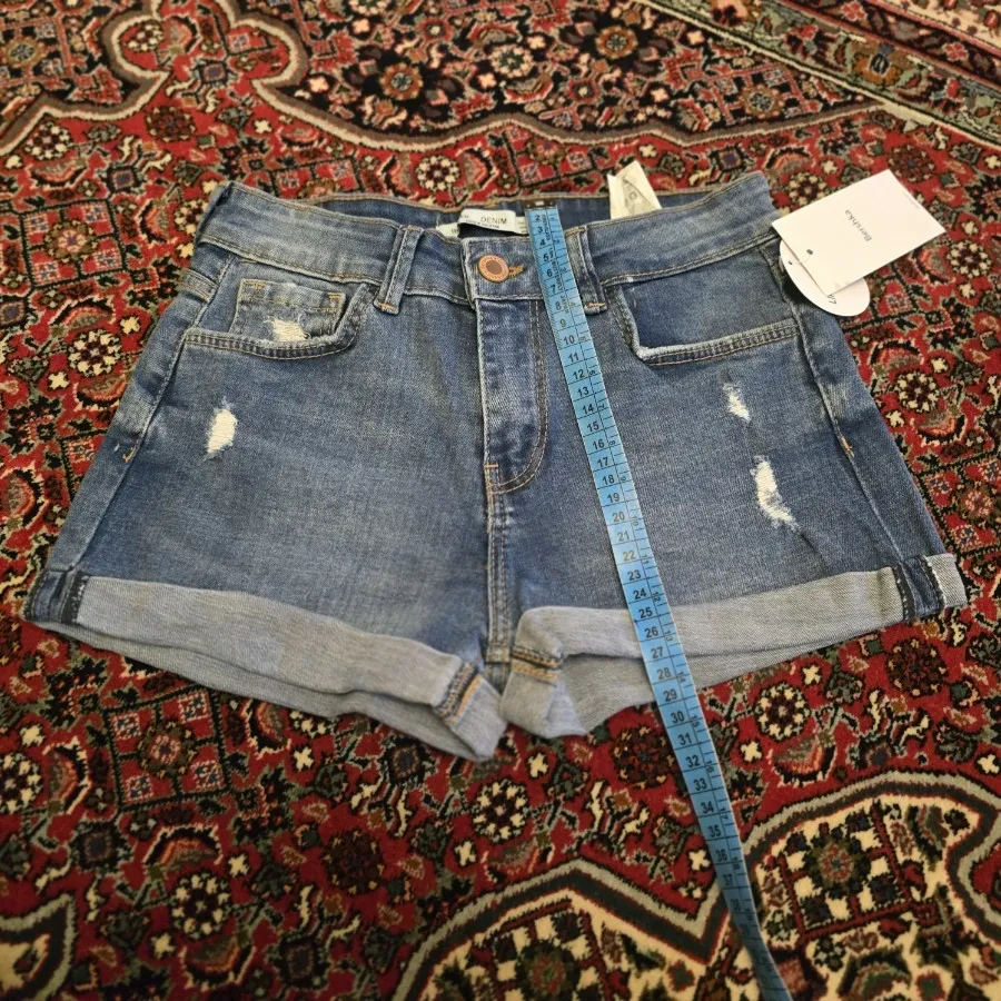 شلوارک جین مارک bershka