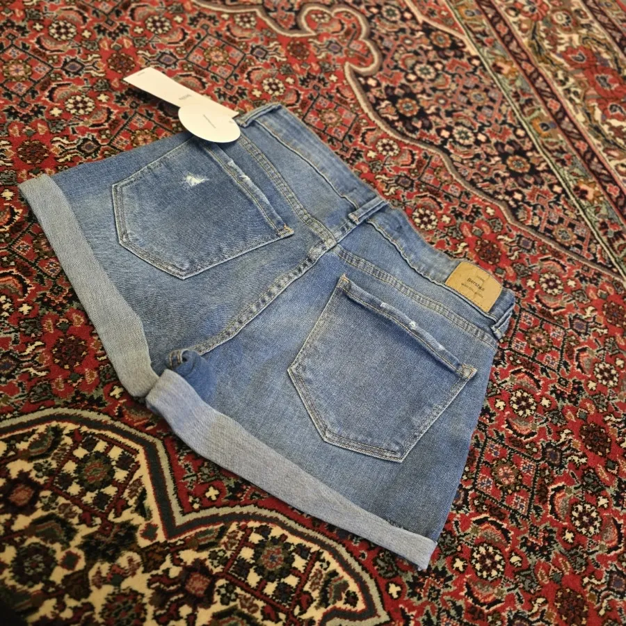 شلوارک جین مارک bershka