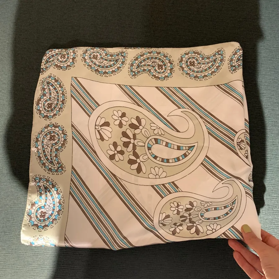 روسری زنانه