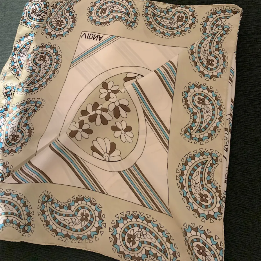 روسری زنانه