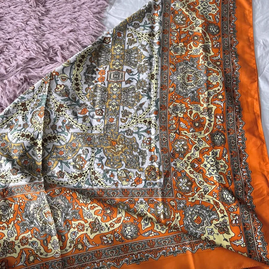 روسری ساتن