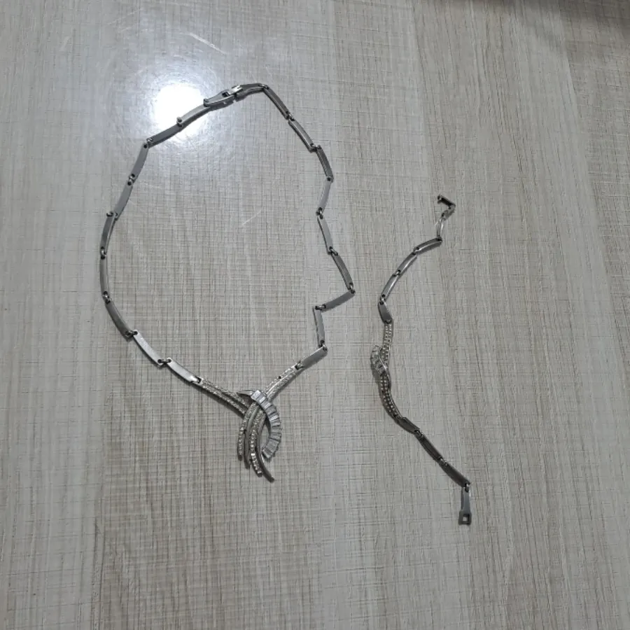 ست گردنبند و دستبند