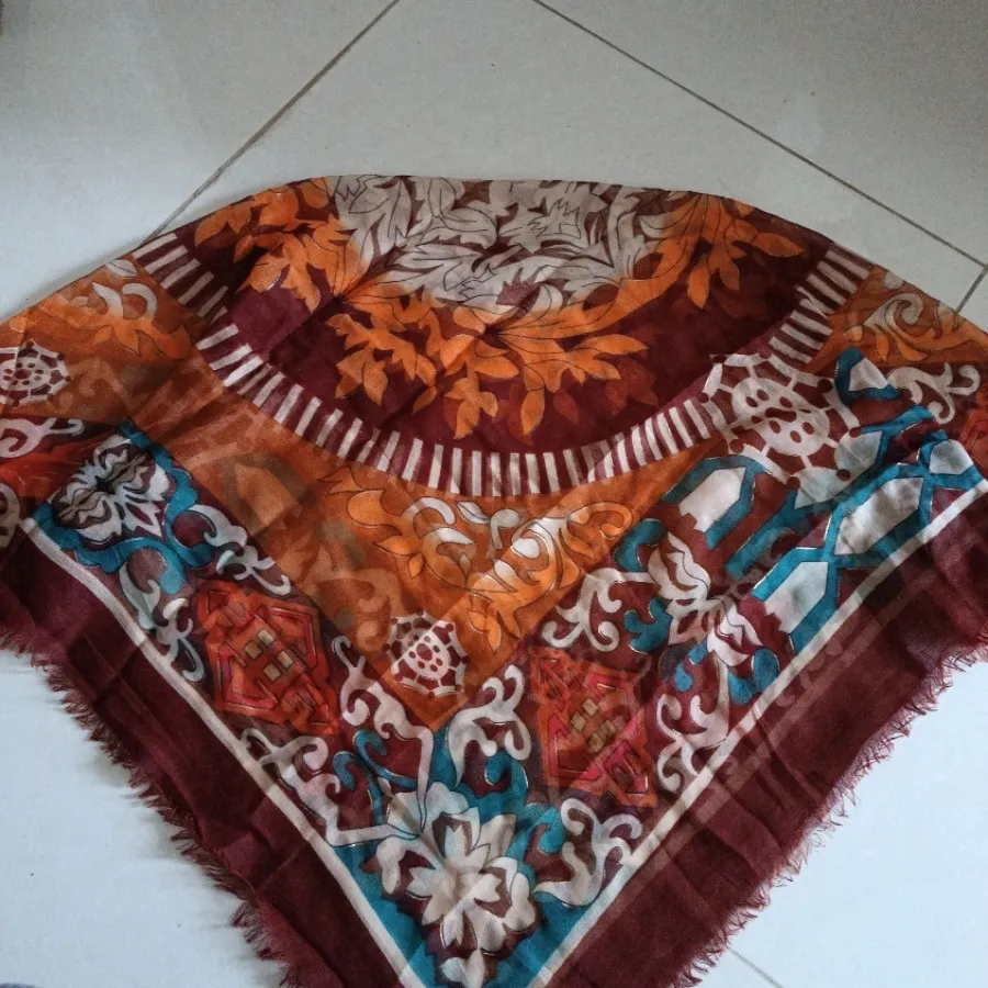 روسری نخی قواره دار بزرگ
