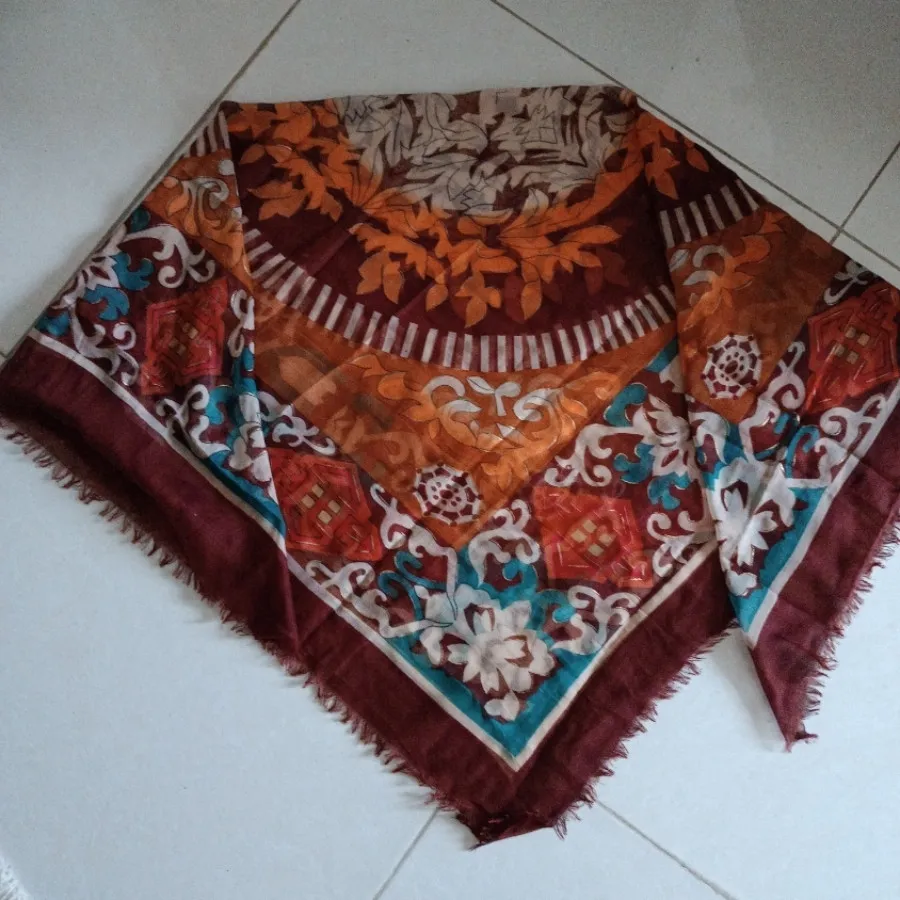 روسری نخی قواره دار بزرگ