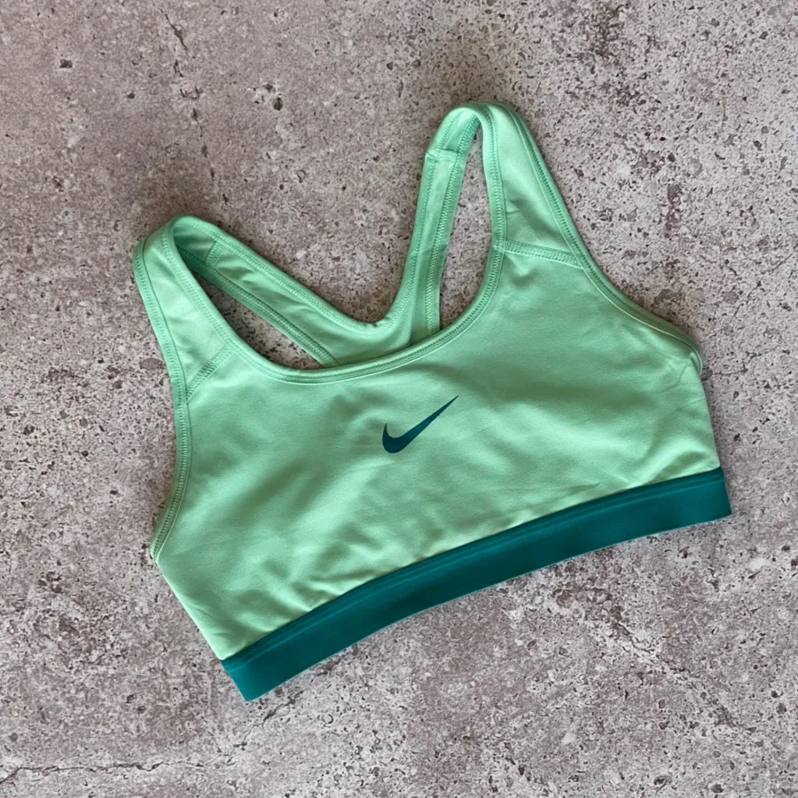 نیم تنه ورزشی nike